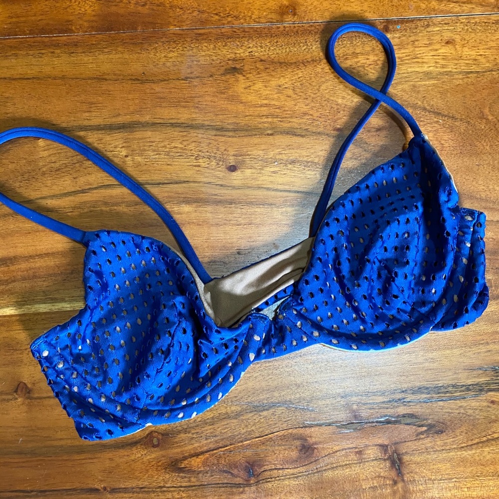 Acacia top